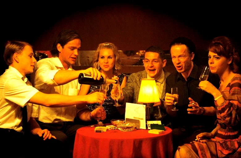 Photo 4 du film : Le perroquet rouge