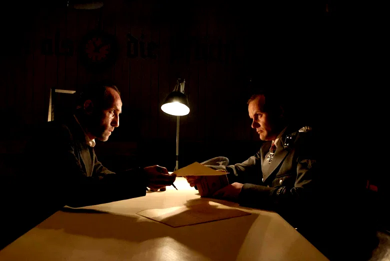 Photo 4 du film : Les faussaires