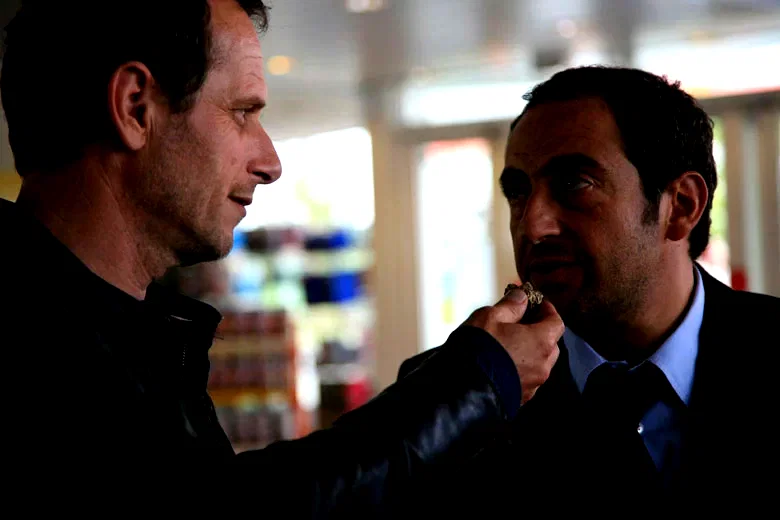 Photo du film : Par suite d'un arrêt de travail du personnel