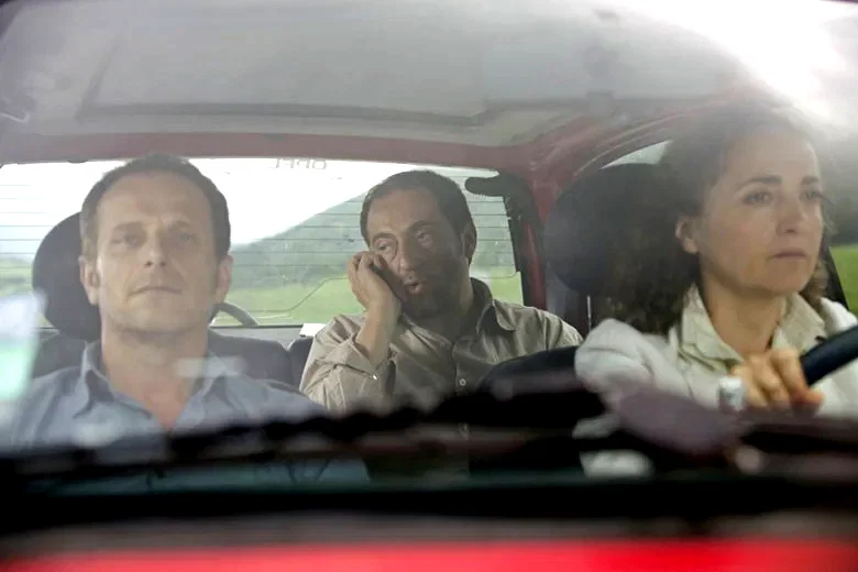 Photo du film : Par suite d'un arrêt de travail du personnel