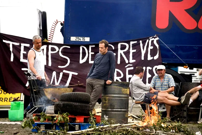 Photo du film : Par suite d'un arrêt de travail du personnel