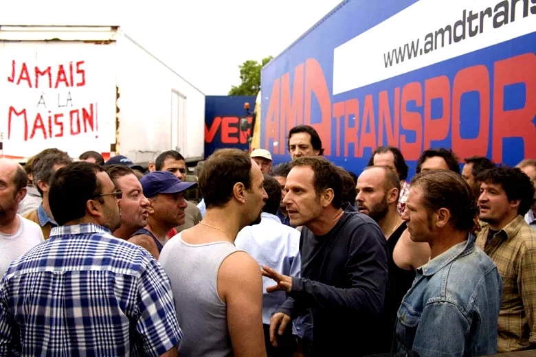 Photo du film : Par suite d'un arrêt de travail du personnel