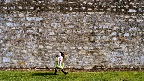 Photo 5 du film : A côté