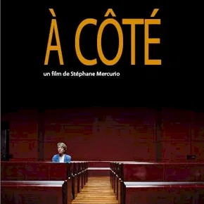 Photo du film : A côté