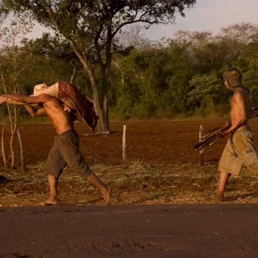 Photo du film : La terre des hommes rouges