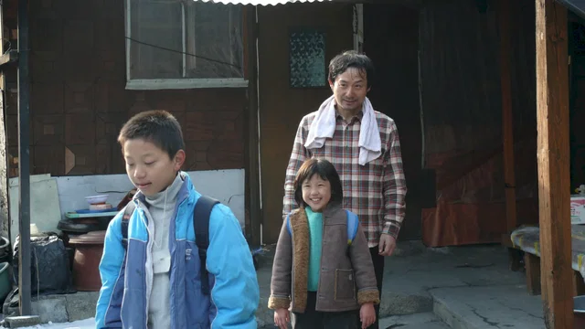 Photo 3 du film : La petite fille de la terre noire