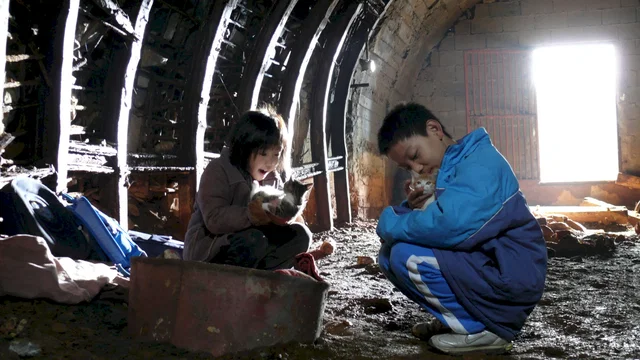 Photo 5 du film : La petite fille de la terre noire