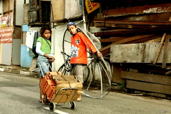 Photo 12 du film : Les enfants invisibles