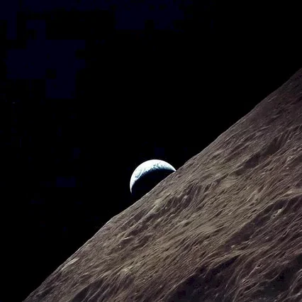 Photo 2 du film : In the shadow of the moon