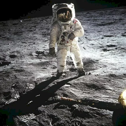 Photo 5 du film : In the shadow of the moon