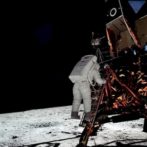 Photo du film : In the shadow of the moon