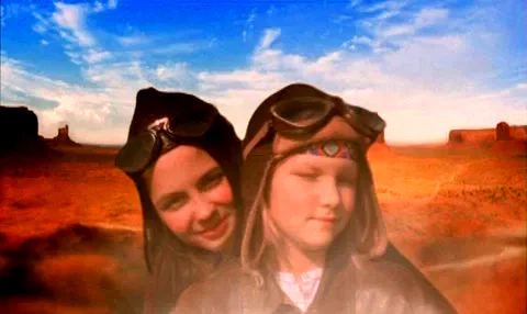Photo 8 du film : Portrait de groupe avec enfants et motocyclettes