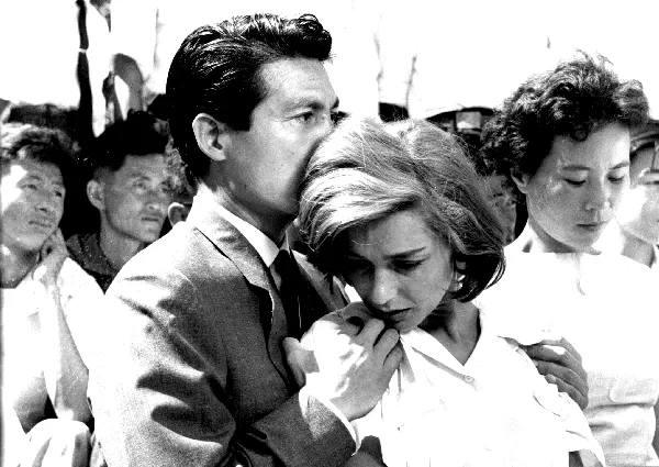 Photo 2 du film : Hiroshima mon amour