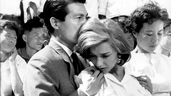 Photo 2 du film : Hiroshima mon amour