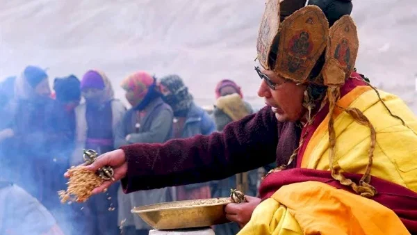 Affiche du film : Himalaya, le chemin du ciel 