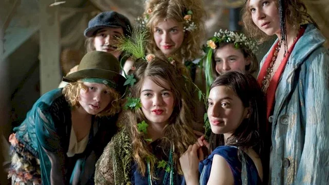 Photo 2 du film : Cracks