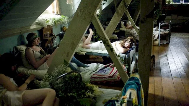 Photo 8 du film : Cracks