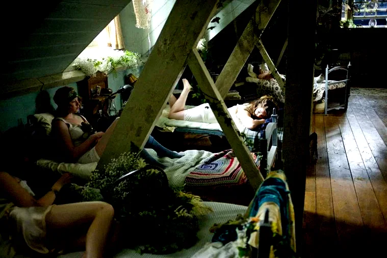 Photo 9 du film : Cracks