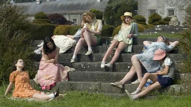 Photo 22 du film : Cracks