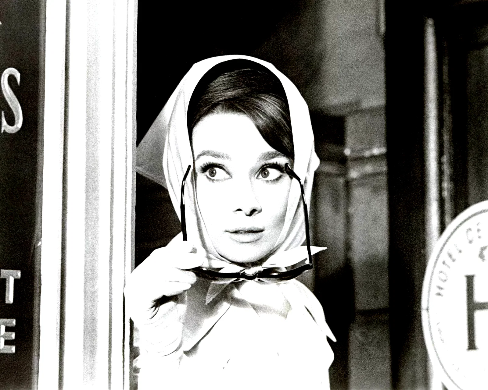 Photo 2 du film : Charade
