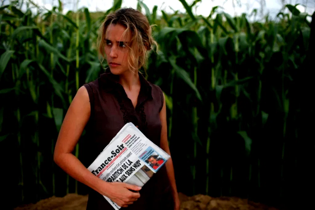 Photo 11 du film : La Blonde aux seins nus