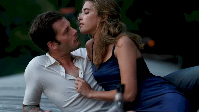 Photo du film : La Blonde aux seins nus