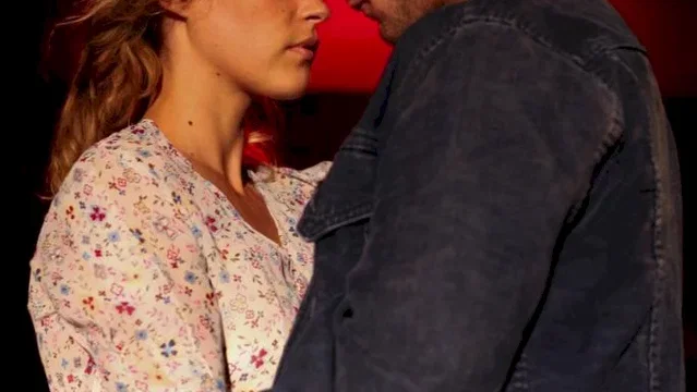 Affiche du film : La Blonde aux seins nus