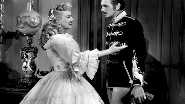 Photo 4 du film : La Dame au manteau d'Hermine