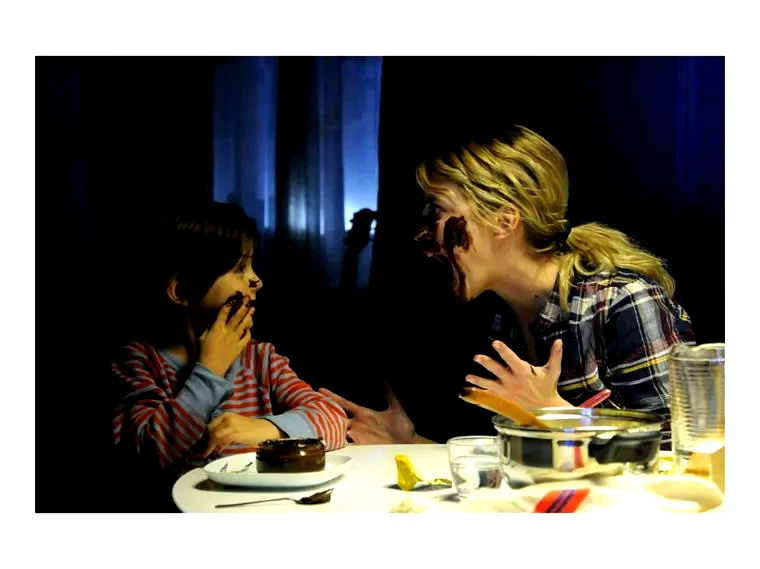 Photo 11 du film : Les Adoptés