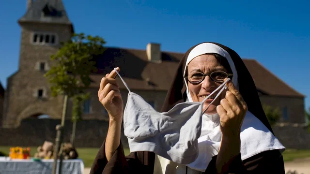 Photo 7 du film : L'Orpheline avec en plus un bras en moins