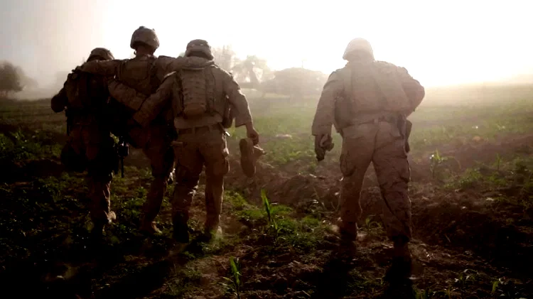 Photo 5 du film : Hell and back again