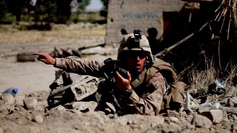Photo 19 du film : Hell and back again