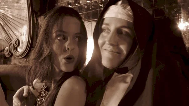Photo 23 du film : L'Orpheline avec en plus un bras en moins