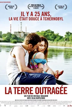 Affiche du film La Terre outragée