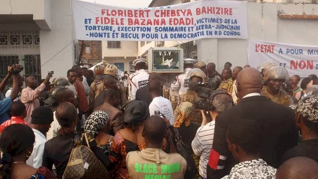 Photo 2 du film : L'Affaire Chebeya- Un Crime d'Etat ?