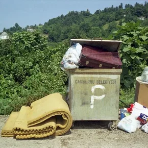 Photo du film : Polluting Paradise