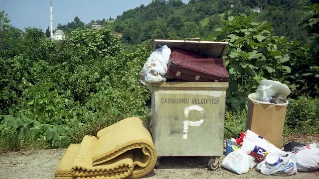 Photo 3 du film : Polluting Paradise