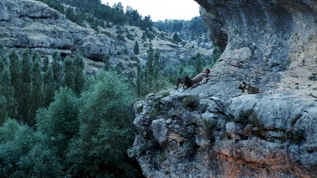 Photo du film : Derrière la Colline