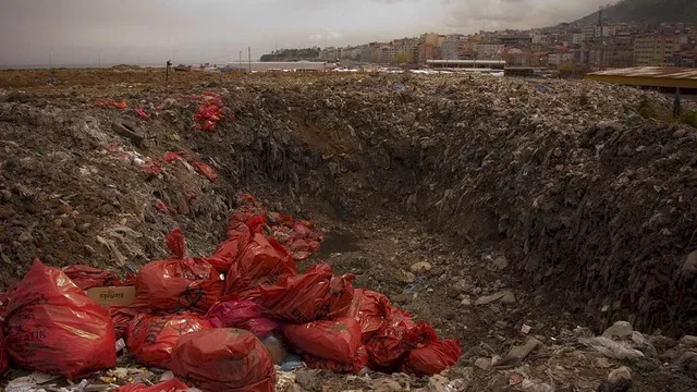Photo 4 du film : Polluting Paradise