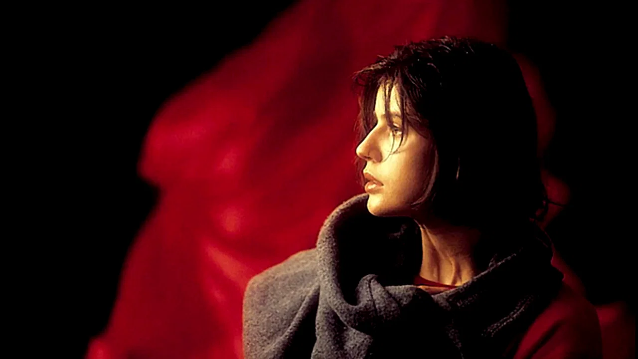 Photo 9 du film : Trois couleurs : rouge