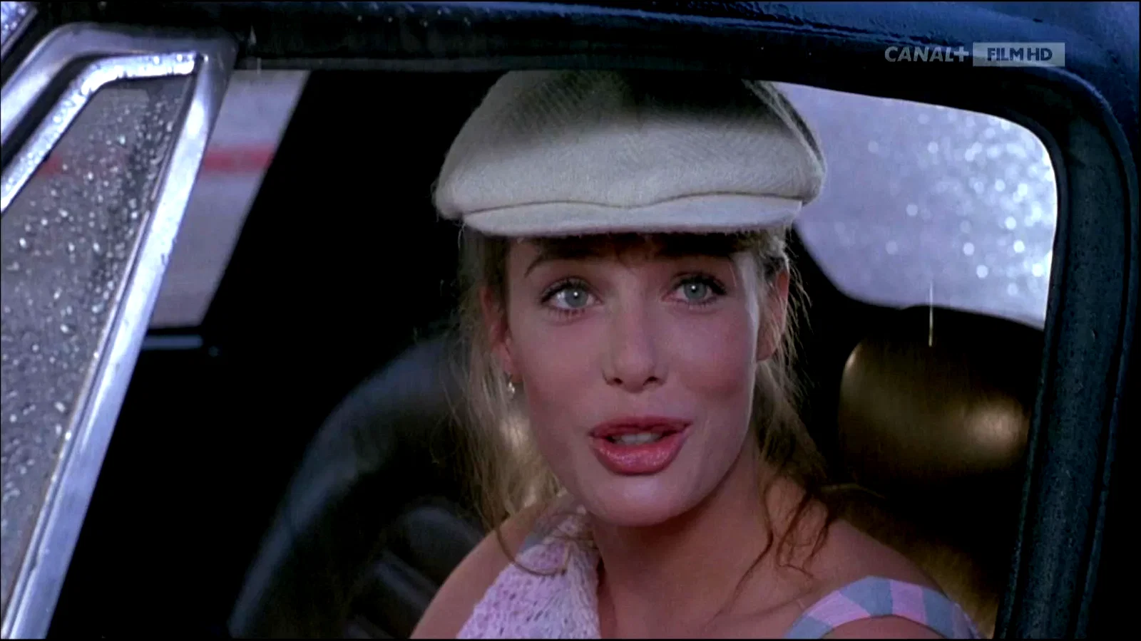Photo 4 du film : La fille en rouge