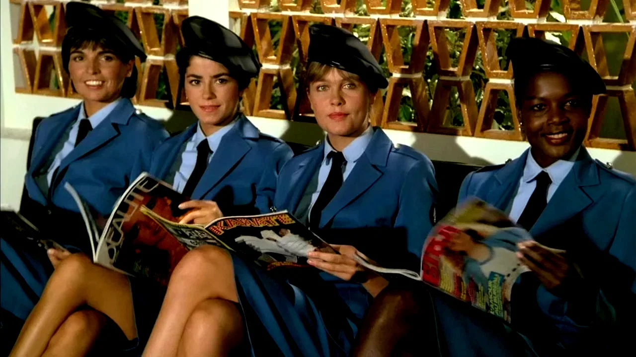 Photo 2 du film : Le gendarme et les gendarmettes