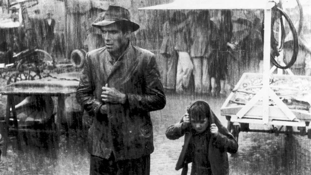 Photo 2 du film : Le voleur de bicyclette