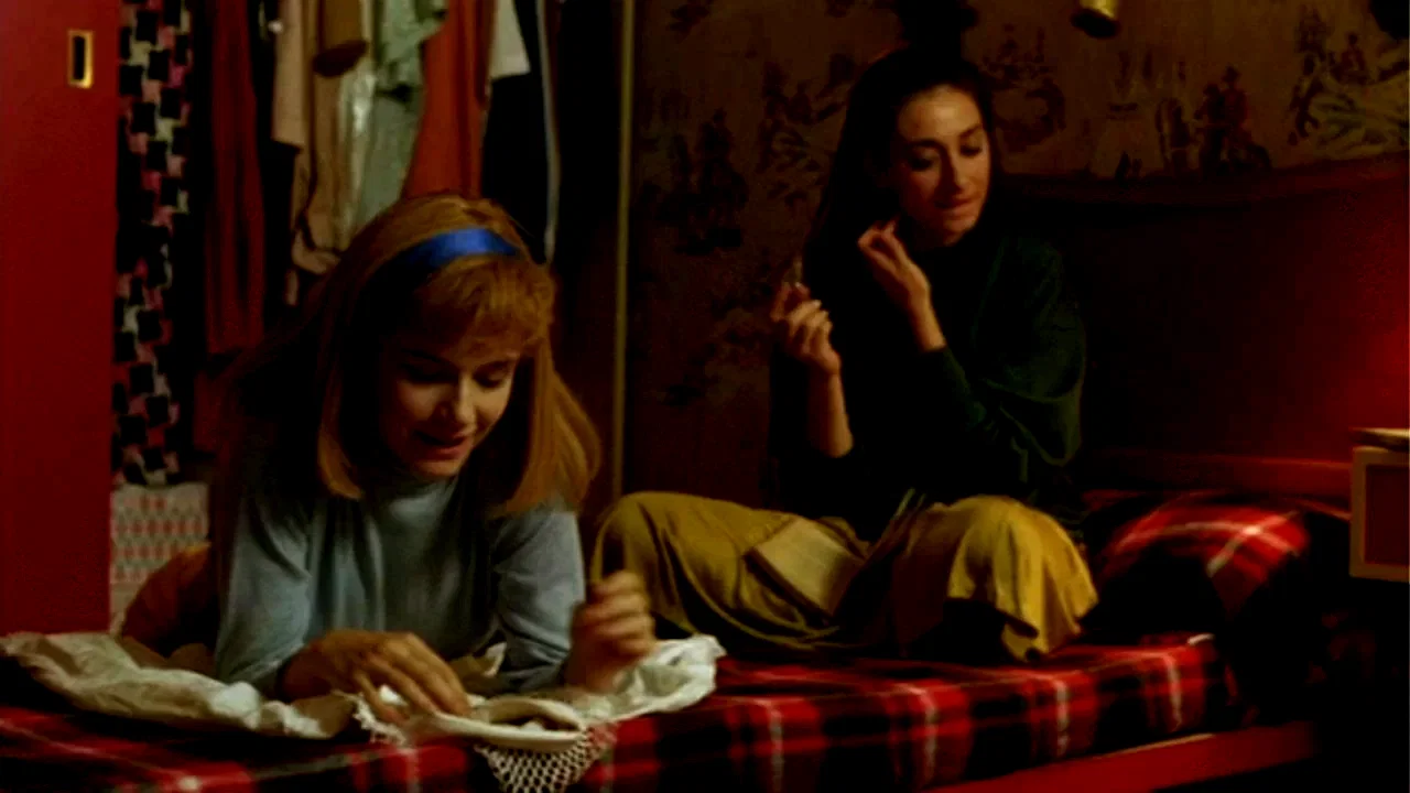 Photo 2 du film : Les vies de loulou