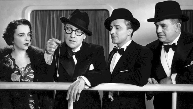 Photo 2 du film : Les perles de la couronne