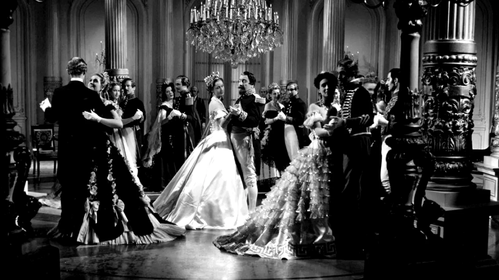 Photo 3 du film : Les perles de la couronne