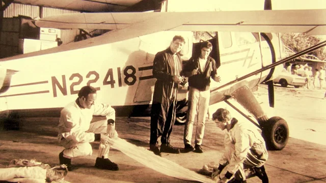 Photo 2 du film : Les parachutistes arrivent