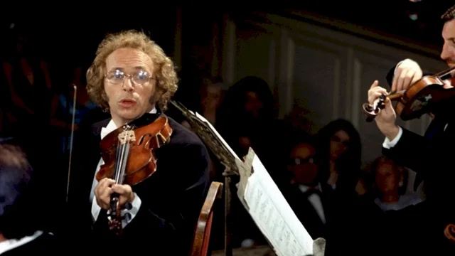Photo 3 du film : Le Grand Blond avec une chaussure noire