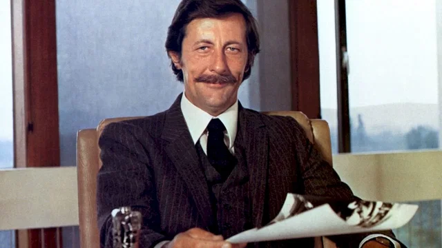 Photo 5 du film : Le Grand Blond avec une chaussure noire