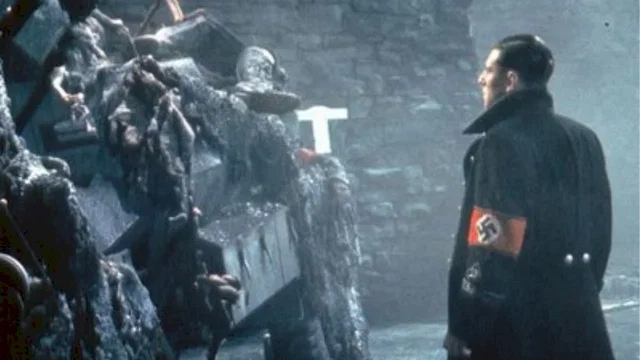 Photo 2 du film : La forteresse noire